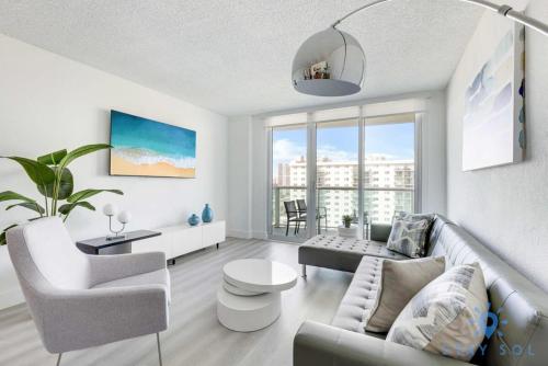 Beachside Bliss: 1BR Retreat Amenities in Sunny Isles Beach, USA
