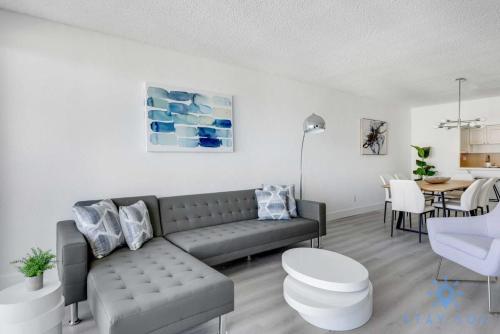 Beachside Bliss: 1BR Retreat Amenities in Sunny Isles Beach, USA