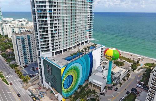 Insane Ocean View Balcony Beachfront Resort Pool - Tap to explore photos