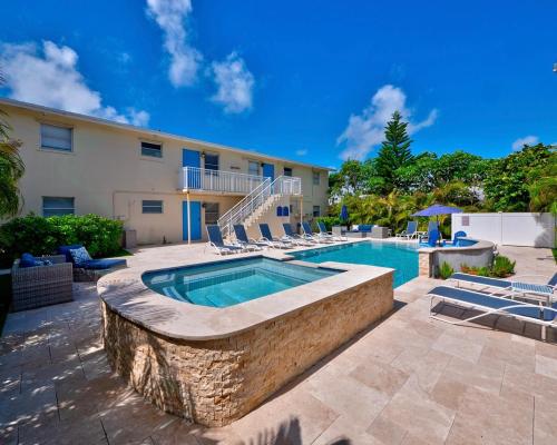 2BR Near The Beach !Walk 2 Everything! in West Palm Beach, USA