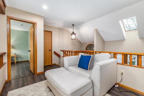Cozy at Creekwood Getaway in Galena, USA