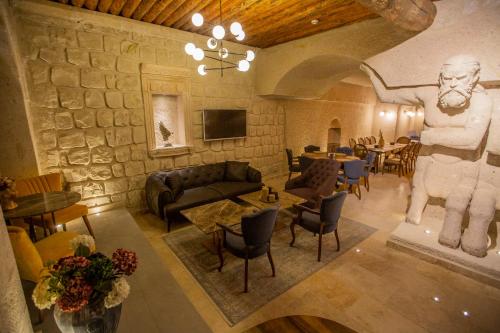 Nino Cave Suites