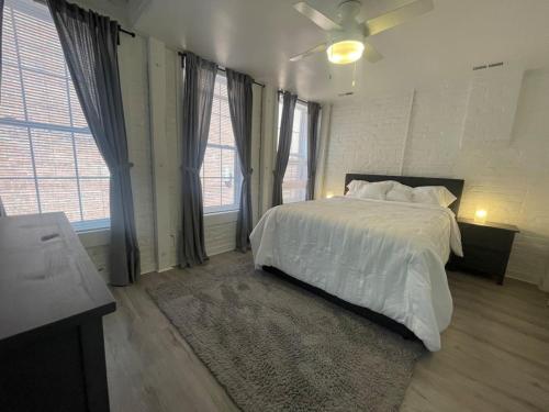 Vibe Central - Chic Shockoe 1BR - image 10