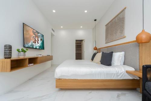 Stylish New 3BR Condo 5-Min Walk from DT and Beach in Cabo San Lucas, Mexico