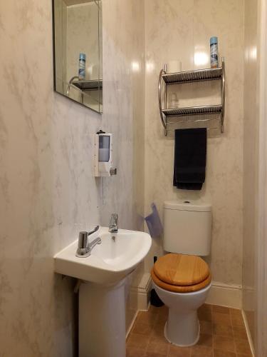 Small Double Room image 4