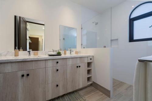 Amazing 2BR Condo at Quivira with Amenities in Cabo San Lucas, Mexico