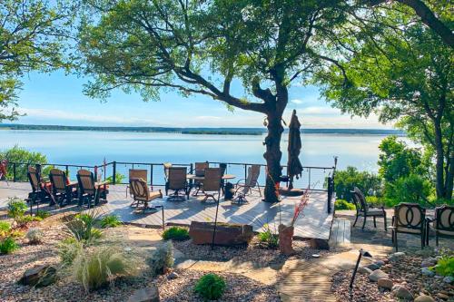 Lakefront Estate: Stunning Views, Deck, Bar & Dock