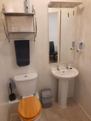 Large Double Room image 3