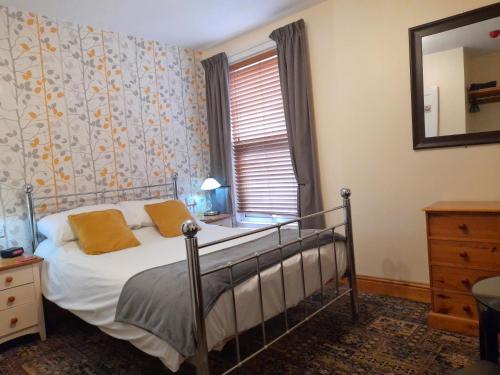 Large Double Room image 10