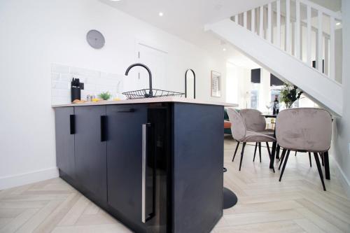 Centrally Located 2 Bedroom near สวนบิวท์