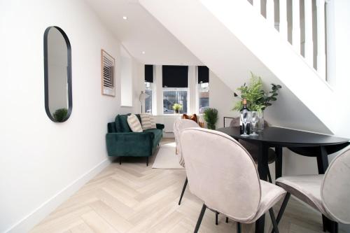 Centrally Located 2 Bedroom near สวนบิวท์