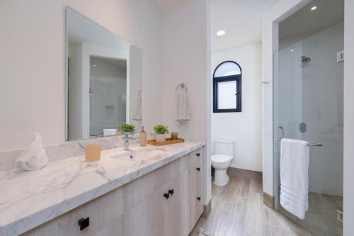 Modern 2BR Condo at Quivira with Rooftop in Cabo San Lucas, Mexico