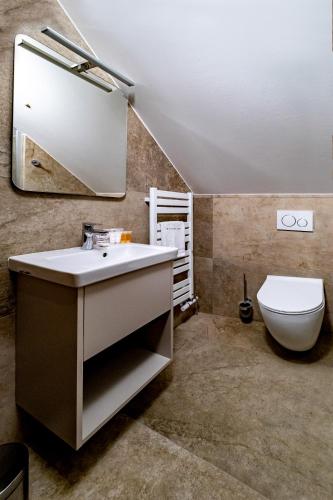 Relax Hotel Stork - image 9