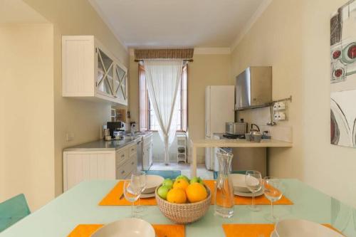 BORGO PIO - quite and spacious apt, Roma