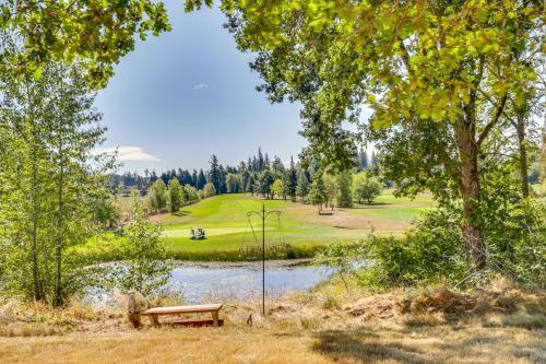 . Chehalis Getaway with Golf Course View and Fire Pit!