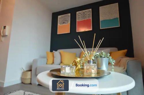 Beautiful Apartment Next To LGI By Movida Property Group Short Lets & Serviced Accommodation - Tap to explore photos