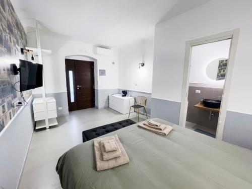 Saint Barth Guest House - Historic Loft in Bari 3