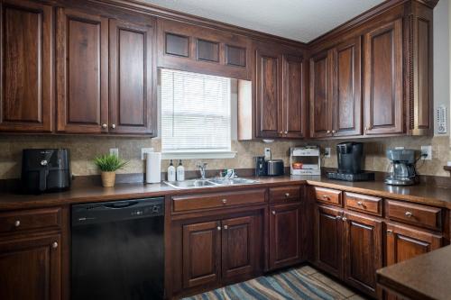 Cozy Retreat Near Moody AFB, VSU, Downtown & Parks in Valdosta
