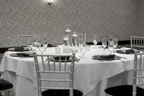 Embassy Suites Springfield - image 13