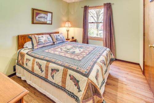 Pet-Friendly Byrdstown Cottage with Deck and Fire Pit! in Byrdstown, USA