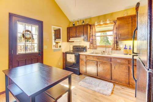 Pet-Friendly Byrdstown Cottage with Deck and Fire Pit! in Byrdstown, USA