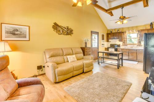 Pet-Friendly Byrdstown Cottage with Deck and Fire Pit! in Byrdstown, USA