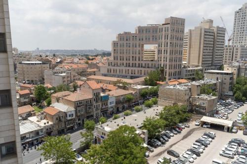 Exclusive 1 Bdm Apartment Parking City Center - image 3