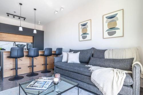 1 Bedroom Savyon View - Isrentals - image 10