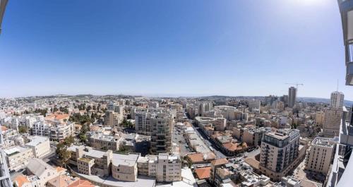 1 Bedroom Savyon View - Isrentals - image 11