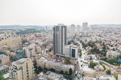1 Bedroom Savyon View - Isrentals - image 14