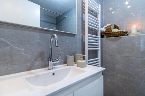 1 Bedroom Savyon View - Isrentals - main image