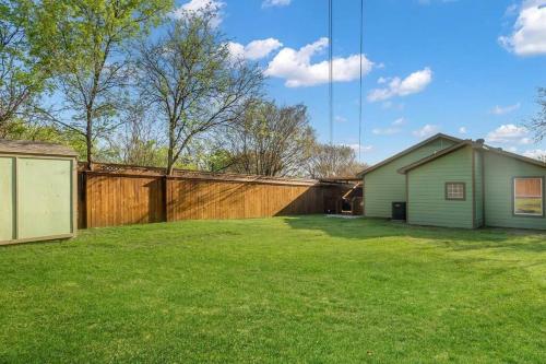 Stockyards 5 mins!-New!-Sleeps 8. Cowboy Bungalow in Fort Worth, USA