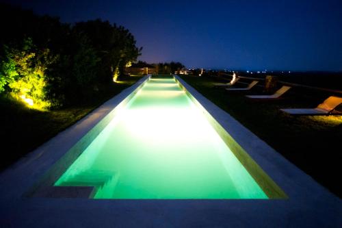 Tenuta Busulmone con piscina Val di Noto Villa & suits