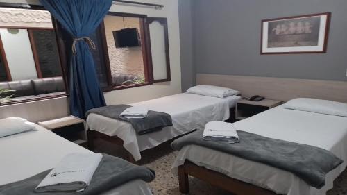1 double bed, 2 twin beds