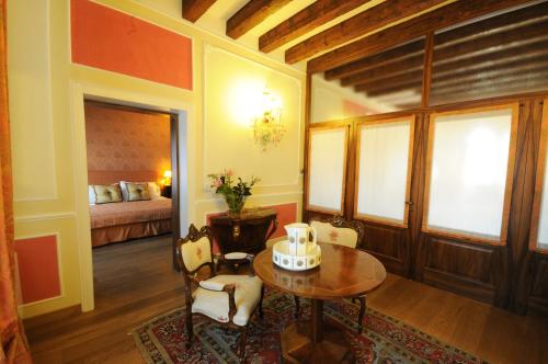 Relais Alberti - Tap to explore photos