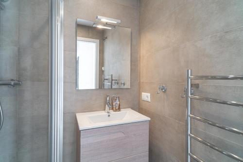 Three-Bedroom Townhouse image 7