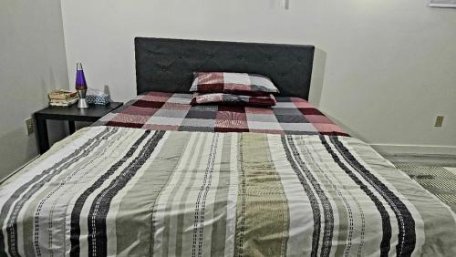 Bright and Cozy Room with Free Parking, Edmonton, Alberta