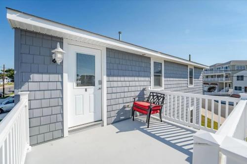 Beach Bliss 1 Block1 From Beach Upstairs Unit in Brigantine (NJ)