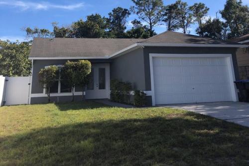 Orlando 4 BR Home Centrally Located on Dead End St in Orlando, USA