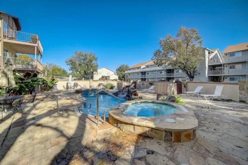 Walk to Schlitterbahn, River Access & Pets OK in New Braunfels, USA