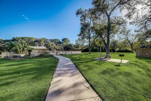 Walk to Schlitterbahn, River Access & Pets OK in New Braunfels, USA