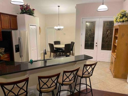 Orlando 4 BR Home Centrally Located on Dead End St in Orlando, USA