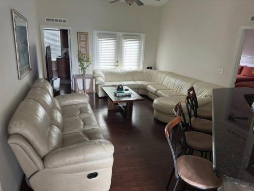 Orlando 4 BR Home Centrally Located on Dead End St in Orlando, USA