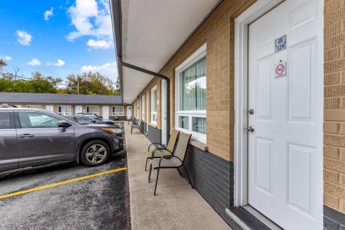 Nights Inn Owen Sound in Owen Sound