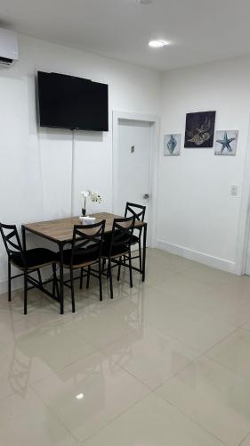 103 Miami Shared Rooms for Men Central Comfortable, Affordable in Miami, USA