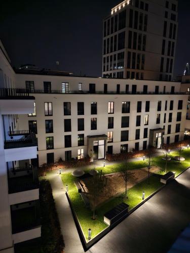3 rooms 2 bathrooms 2 toilets new apartment center of Düsseldorf underground parking space contactless self check-in, Дюссельдорф (фото 2)