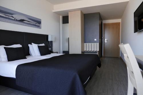2 twin beds