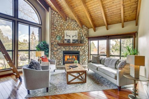 Luxe Lake Arrowhead Cabin with Mtn Views and Grill! in Lake Arrowhead, USA