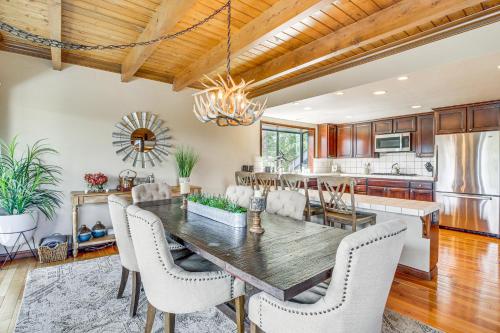 Luxe Lake Arrowhead Cabin with Mtn Views and Grill! in Lake Arrowhead, USA