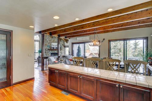 Luxe Lake Arrowhead Cabin with Mtn Views and Grill! in Lake Arrowhead, USA